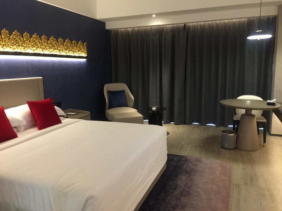 Tian Yi International Hotel 天艺国际酒店 Phnom-Penh Buitenkant foto