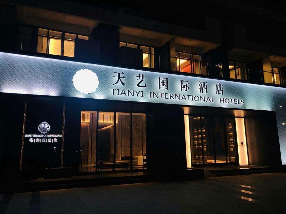 Tian Yi International Hotel 天艺国际酒店 Phnom-Penh Buitenkant foto