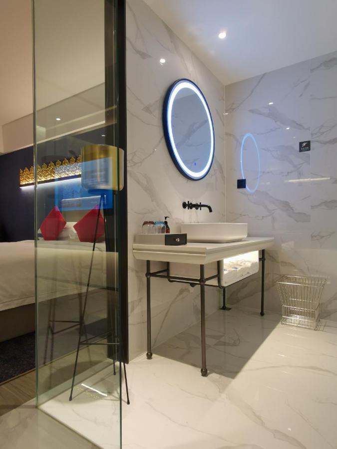 Tian Yi International Hotel 天艺国际酒店 Phnom-Penh Buitenkant foto